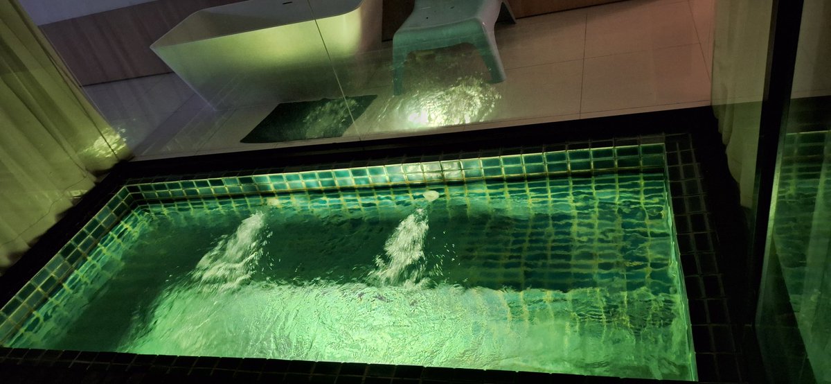 ดับร้อนซักหน่อยดีกว่า 🏊‍♂️💦