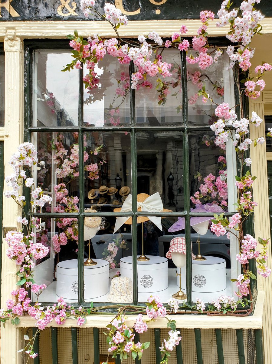The beautiful Spring/Summer windows for Lock & Co. Hatters since 1676. St James's Street, London #windowsonwednesday #architecturephotography #streetsoflondon #lifeinlondon #gradeIIlisted @HistoricEngland #cityofwestminster