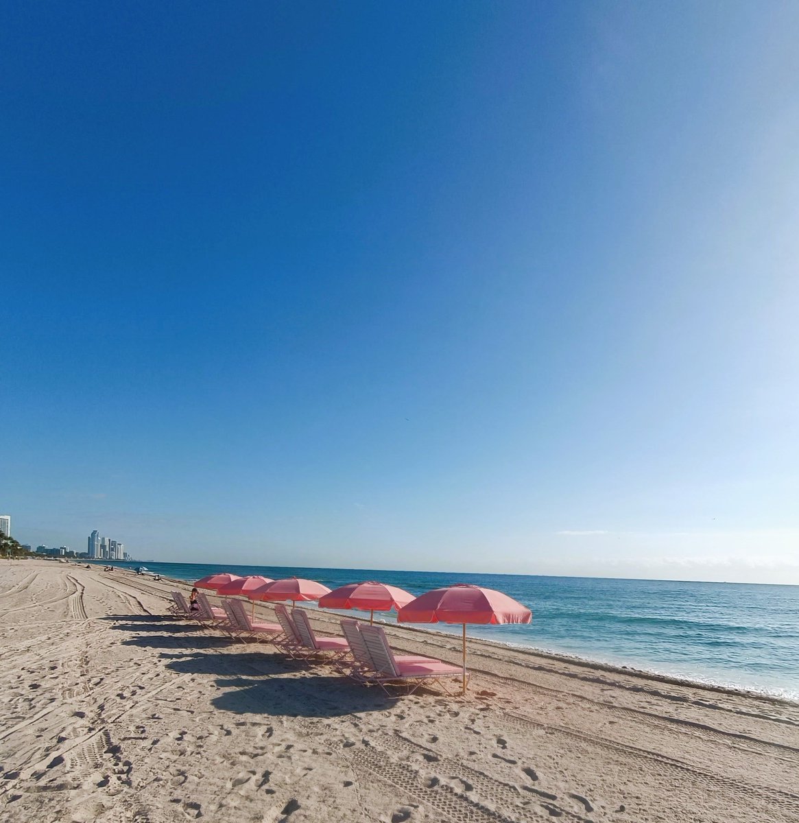 Every wave whispers serenity, every sunbeam paints perfection. 
Welcome to our picture-perfect beachfront in Miami. buff.ly/2J4OII7

#grandsurfside #gbsmoments #beachlife #miami #miamibeach #beachdays #miamimagic #miamiadventures #paradisefound #miamimoments
