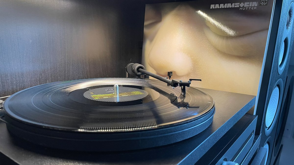 To celebrate @RSDUK, some of Monitor Audio Group’s staff share their favourite records.

Explore > roksan.com/record-store-d…

#RSD24 #Vinyl #Record #LP #ListenAgain #Roksan #MonitorAudio