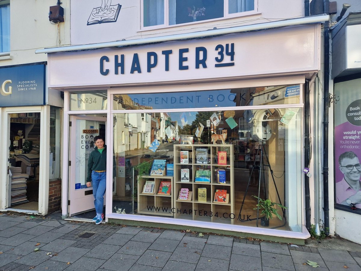 Tomorrow at 7PM – @SJ_Watson & I will be at @kelly_wickson's lovely bookshop in #ShorehamBySea. A couple of hours ago there were only a handful of tickets left, so if you're lucky enough to have snagged a spot, I look forward to seeing you there! 😃 policeadvisor.co.uk/events/an-even…