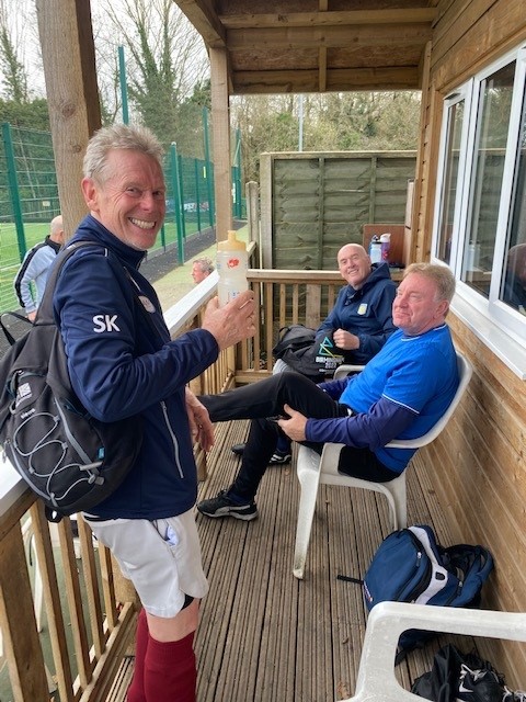 FROM THE BANTERING ON THE PITCH TO CATCHING UP AFTER, ITS A SOCIAL FROMSTART TO FINISH #Itsgoodtotalk #footballbanter #mentalhealthmatters #WalkingFootball #funfitnessfriendship #footballfamily⚽️