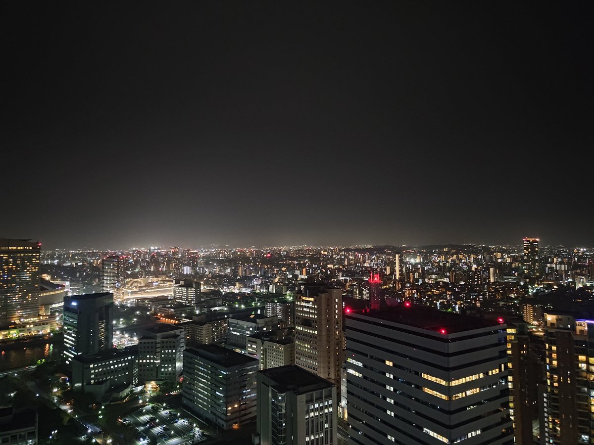 晚上來看褔岡塔夜景，真的滿漂亮的！