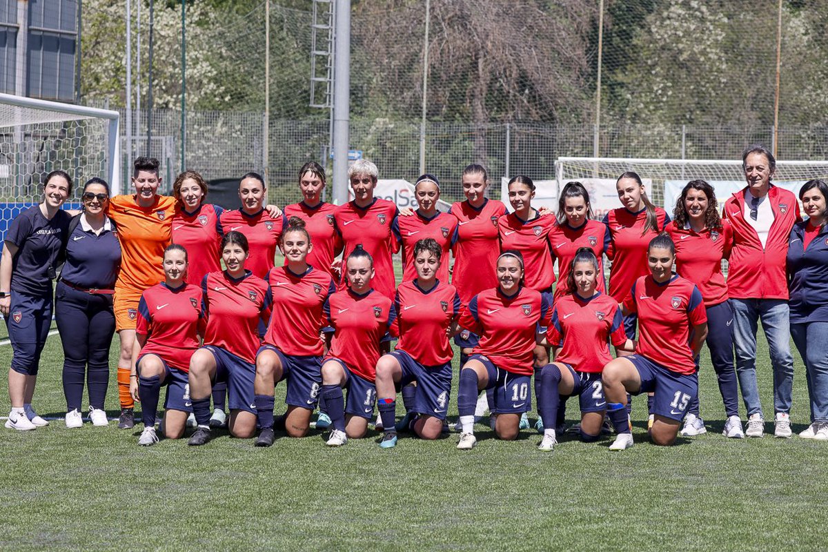 CosenzaOfficial's tweet photo. Le Lupe! 💪🏻❤️💙

#ForzaLupe https://t.co/yzrMT5xxED