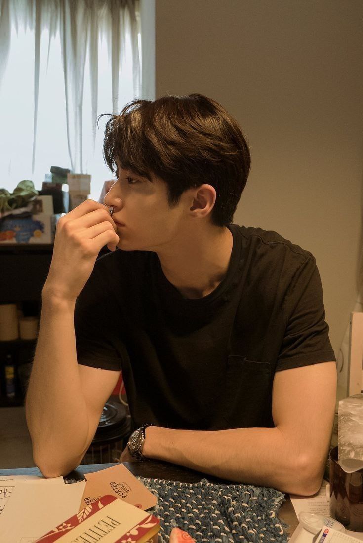 kdrama_menfess's tweet photo. Lapak untuk berbagi foto boyfie material Byeon Wooseok •kdm• 👇 https://t.co/Ju2bZtZPgV