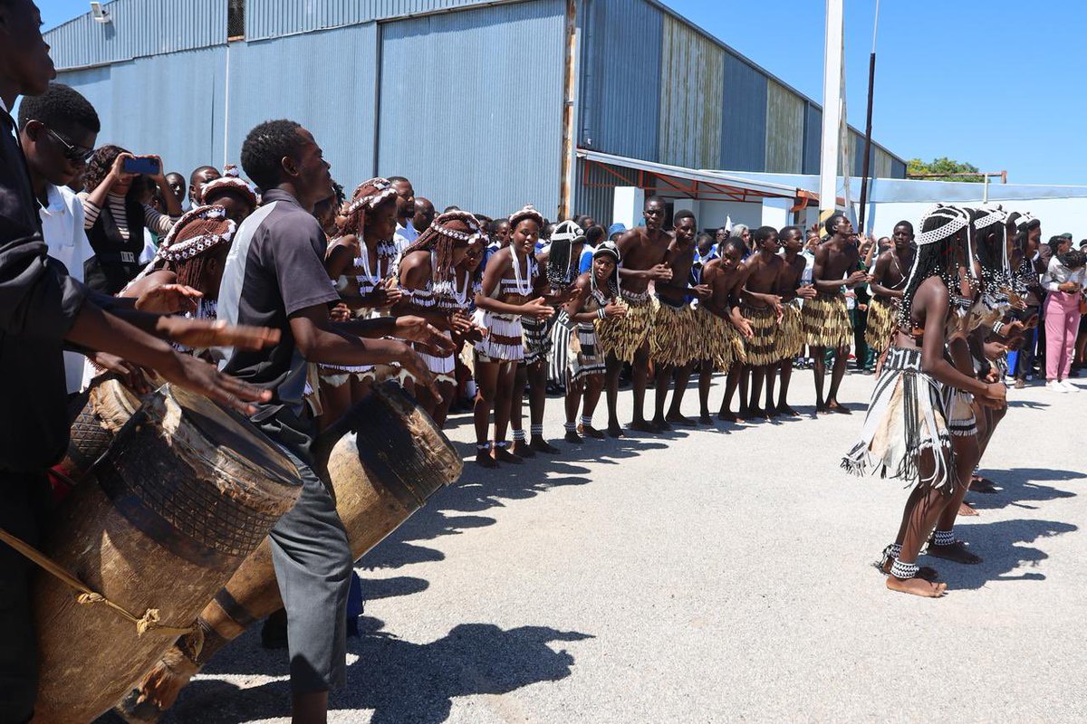 President @DrNangoloMbumba arrives in Rundu, Kavango East Region, to hold a meeting with traditional leaders from Kavango East today at the #KavangoEast Regional Council in Rundu. Tomorrow, President Mbumba will preside over the commissioning of the 10th Intake of the Regular