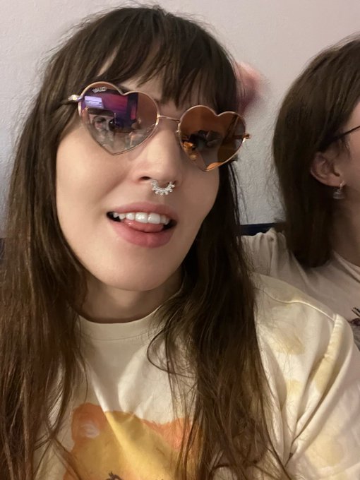 New glasses 😌💕 https://t.co/EqEu0L4mFs