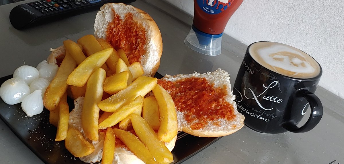 BrianBengal's tweet photo. Froffee Coffee... Rolls n' chips 😋
#PerfectLunch https://t.co/wfXoilSuqW