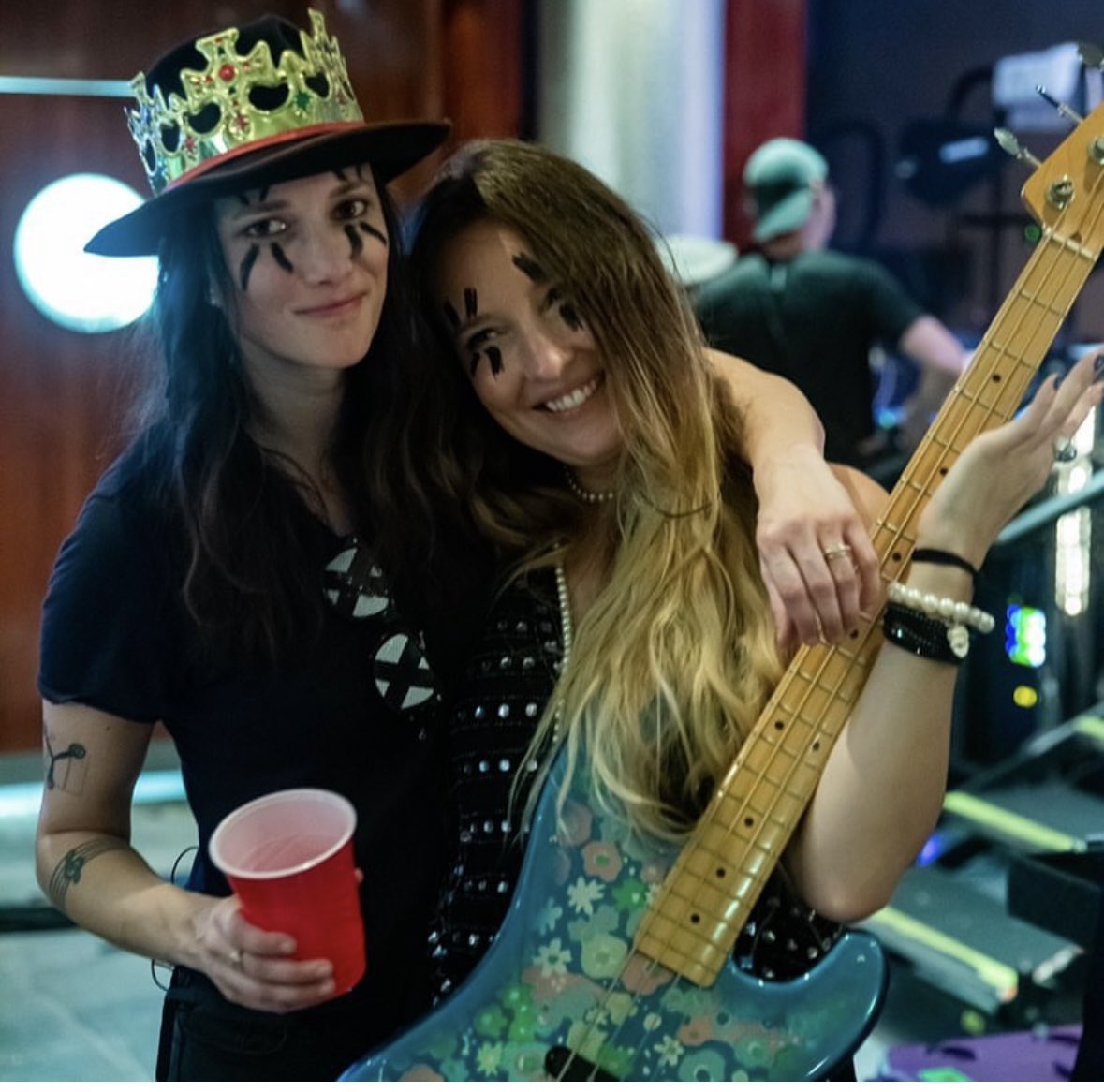 It’s #McQueenDeadWednesday and here’s a shot of McQueen hugging Daisy from one of the Kiss cruises a few years back! @TheDeadDeads @mcqueendead