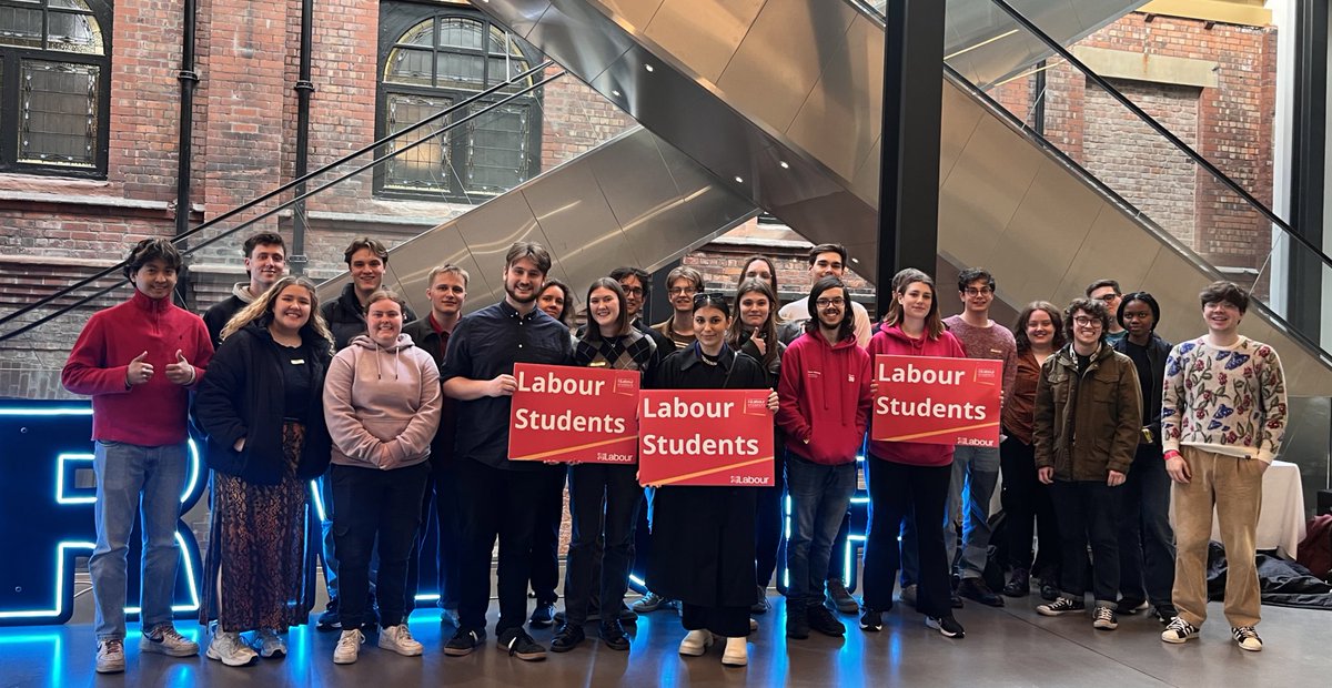 Great to see so many Labour Students NUS delegates out campaigning with @YoungLabourUK in Blackpool South today for @ChrisPWebb 🌹 Looking forward to the rest of @nusuk conference 🙌