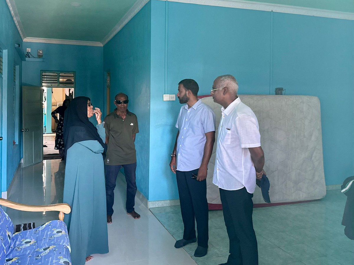 ShahuuRiza's tweet photo. މަޖިލިސް20 ހއ.އިހަވަންދޫ ދާއިރާއަށް ވާދަކުރައްވާ އެމްޑީޕީގެ ކެންޑިޑޭޓް @MoamedArif އަށް ތާޢީދު ހޯއްދެވުމަށް ރައީސް @ibusolih ހއ.އިހަވަންދޫ ރައްޔިތުންގެ ގާތަށް ދޮރުން ދޮރަށް ހިންގެވުން. 

މިސްރާބު ހަމަ މަގަށް އެޅުވުމަށް ހއ.އިހަވަންދޫ ދާއިރާއަށް ވާދަކުރައްވާ އެމްޑީޕީގެ ކެންޑިޑޭޓް މުޙައްމަދު ޢާރިފް   1⃣ ✅ އަށް ވޯޓް ދެއްވާ!  ⚖️ 

  #VoteMDP
  #MisraabuHamaMagah
