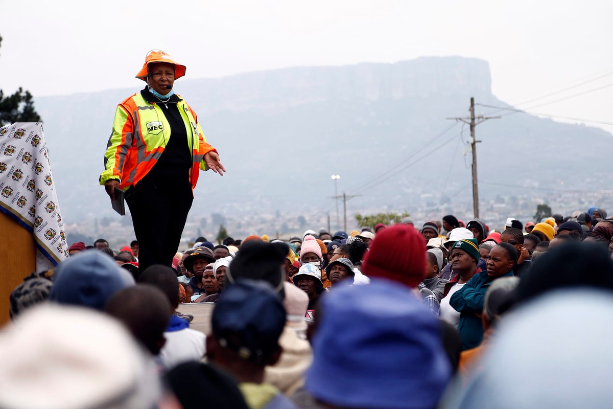 _ArriveAlive's tweet photo. Third leg of the social facilition process for the Qwa Qwa Primary Roads project  https://t.co/EZqwUQBOdd

#ArriveAlive #RoadsProject @Dotransport https://t.co/byxNQncy4c