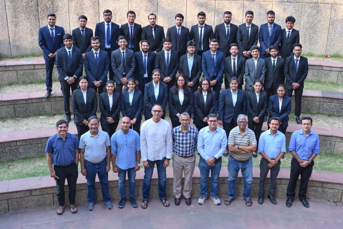🎓 Celebrating the graduating Chemical Engineers of IIT Kanpur as they embark on their journey towards greatness. 

#LegendsofIITK #ChemEng #IITK #Classof2024 #IITKAlumni #IITKanpur #iitk