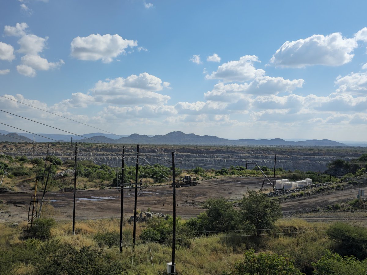 MagMndebele's tweet photo. On #greenhydrogen podcast for @macua_sa|

Seeing @AngloAmericanZA's opencast in Mogalakwena Platinum Mine reminds me of @benokri's words:

If the earth were our body, would we do half the things to it that we are doing?
Take a nuclear blast to the kidney 
Frack the intestines... https://t.co/RaobU26qNw