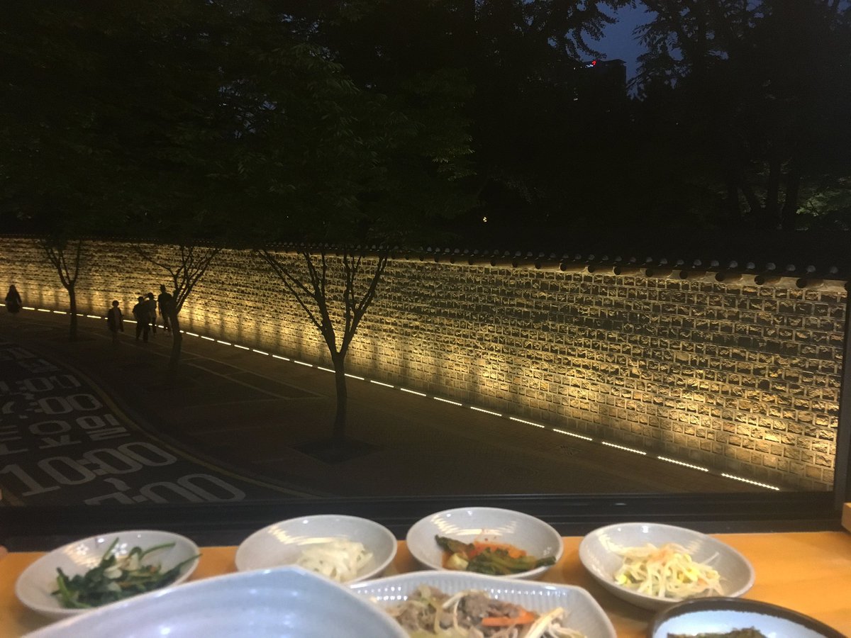 mitunayohn's tweet photo. @shirough 저 곤드레밥집 맛있어! 밥보단 돌담길 보러 일년에 한두번씩 가는데 밥집이라 오래 못 앉아 있는게 아쉬울 뿐(2018년에 찍은 사진임ㅋㅋㅋㅋ) https://t.co/xI9kL2kuI2