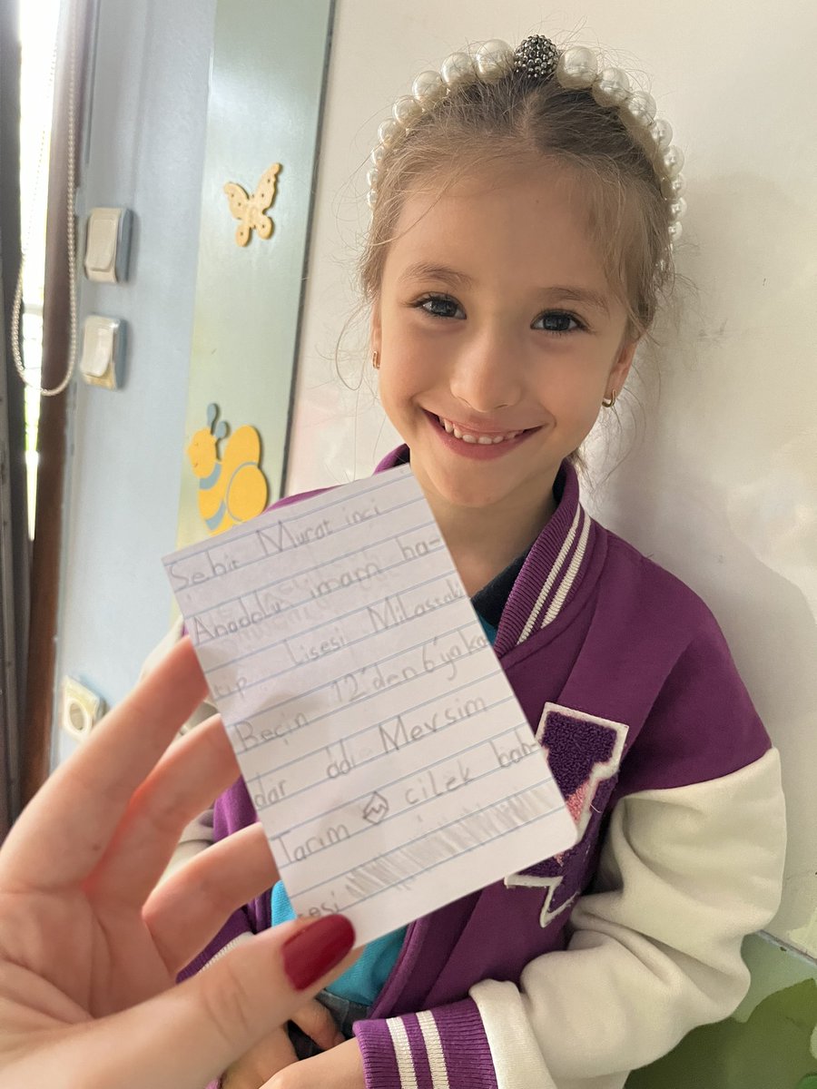 Ben çilek seviyorum diye çilek tarlasının adresini öğrenip kendi elleriyle yazıp bana getirmiş🥹🍓