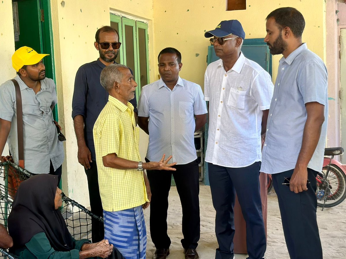 ShahuuRiza's tweet photo. މަޖިލިސް20 ހއ.އިހަވަންދޫ ދާއިރާއަށް ވާދަކުރައްވާ އެމްޑީޕީގެ ކެންޑިޑޭޓް @MoamedArif އަށް ތާޢީދު ހޯއްދެވުމަށް ރައީސް @ibusolih ހއ.އިހަވަންދޫ ރައްޔިތުންގެ ގާތަށް ދޮރުން ދޮރަށް ހިންގެވުން. 

މިސްރާބު ހަމަ މަގަށް އެޅުވުމަށް ހއ.އިހަވަންދޫ ދާއިރާއަށް ވާދަކުރައްވާ އެމްޑީޕީގެ ކެންޑިޑޭޓް މުޙައްމަދު ޢާރިފް   1⃣ ✅ އަށް ވޯޓް ދެއްވާ!  ⚖️ 

  #VoteMDP
  #MisraabuHamaMagah