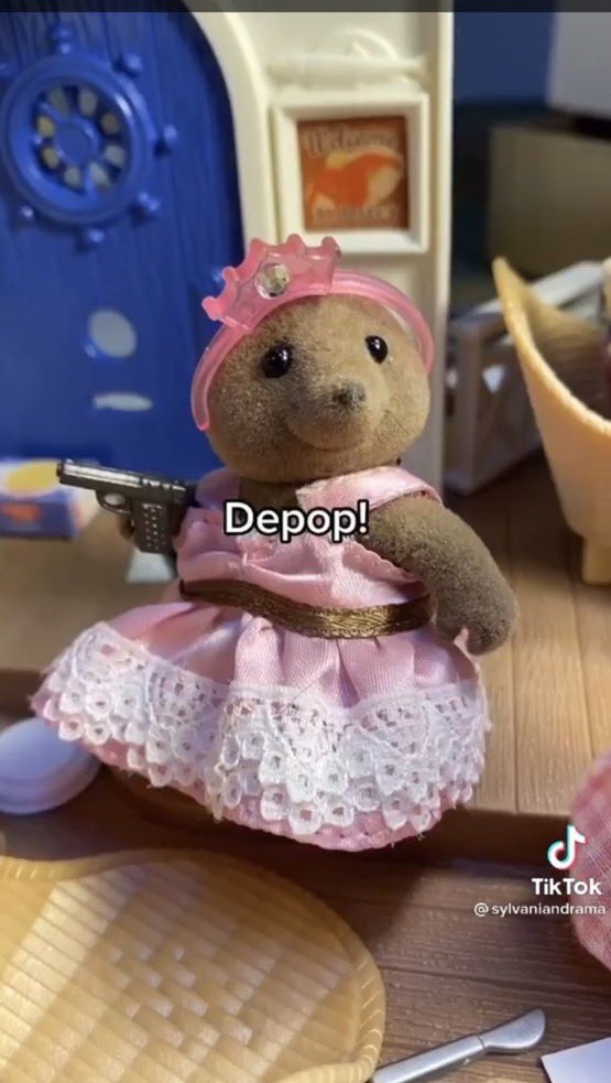 kitchentablerm's tweet photo. Will never forget this. RIP Sylvanian Drama 🕊️ https://t.co/9DxJskdrdS