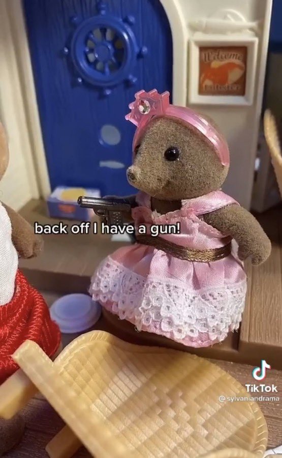 kitchentablerm's tweet photo. Will never forget this. RIP Sylvanian Drama 🕊️ https://t.co/9DxJskdrdS