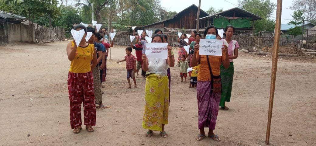 Pro-democracy residents from a village of northern zone of #Yinmarbin Twp, #Sagaing Region, regularly joined demonstration to oppose the #MilitaryDictatorship on Apr17.

#BanJetFuelExportsToMM           
#2024Apr17Coup                  
#WhatsHappeningInMyanmar
