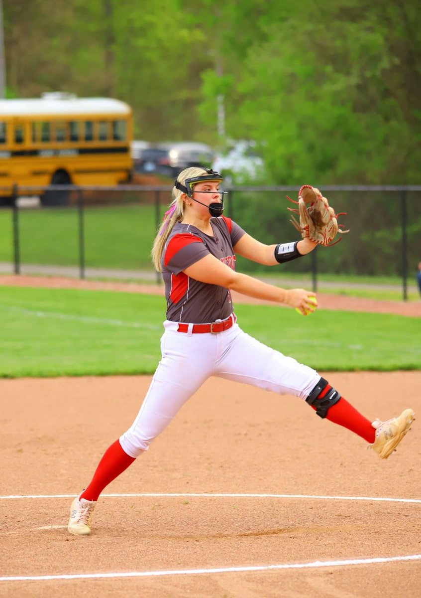 joshroberts35's tweet image. @Lilyroberts04 Pitched a shutout 10-0 win vs district opponent Breck Co. last night. Game ended in 6 with run rule. Lily gave up 1 hit and struck out 12 and added a 2 run homer.  Hornets are now 11-4. @LHSHANCOCK @CVilleLTS