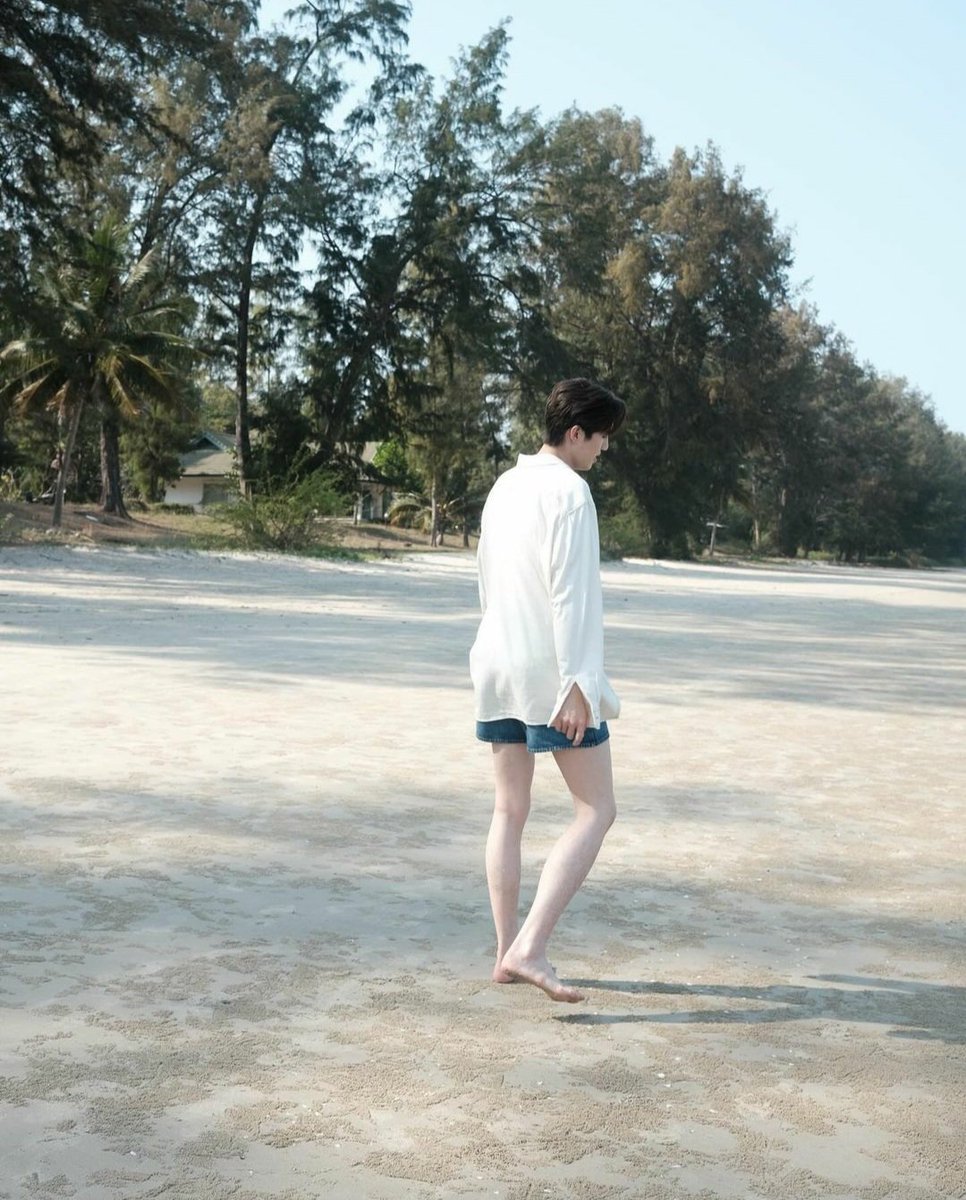 Tor_niran's tweet image. the sea and him🌞
#thanapob_lee 
#Tnpleeconnect