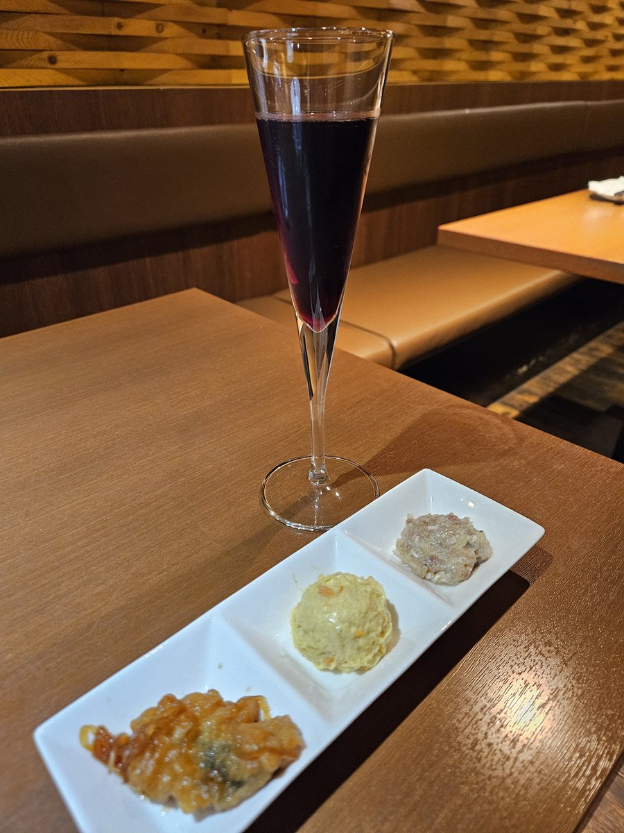 miusou_dq10's tweet photo. かんぱぁい🥂
久しぶりに満員電車乗って疲れた。 https://t.co/RlUT4ngmIL