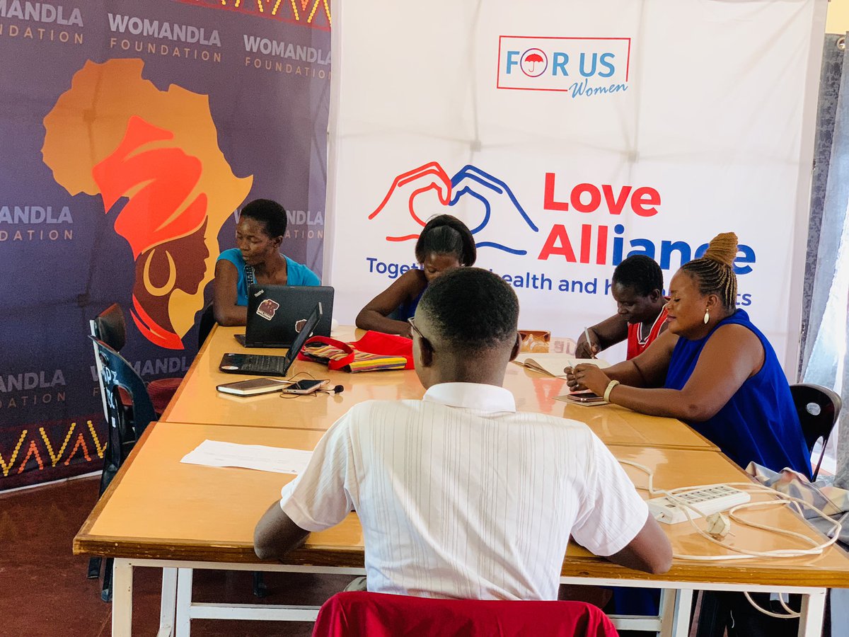 We had a productive meeting with our incredible hub leaders!
We discussed on legal rights, self-care, & collective action for women's empowerment. Together, we're building a stronger, more supportive future! #WomensRights #HubLeaders
@LoveAlliance 
@GlobalFundWomen 
@WCOZIMBABWE