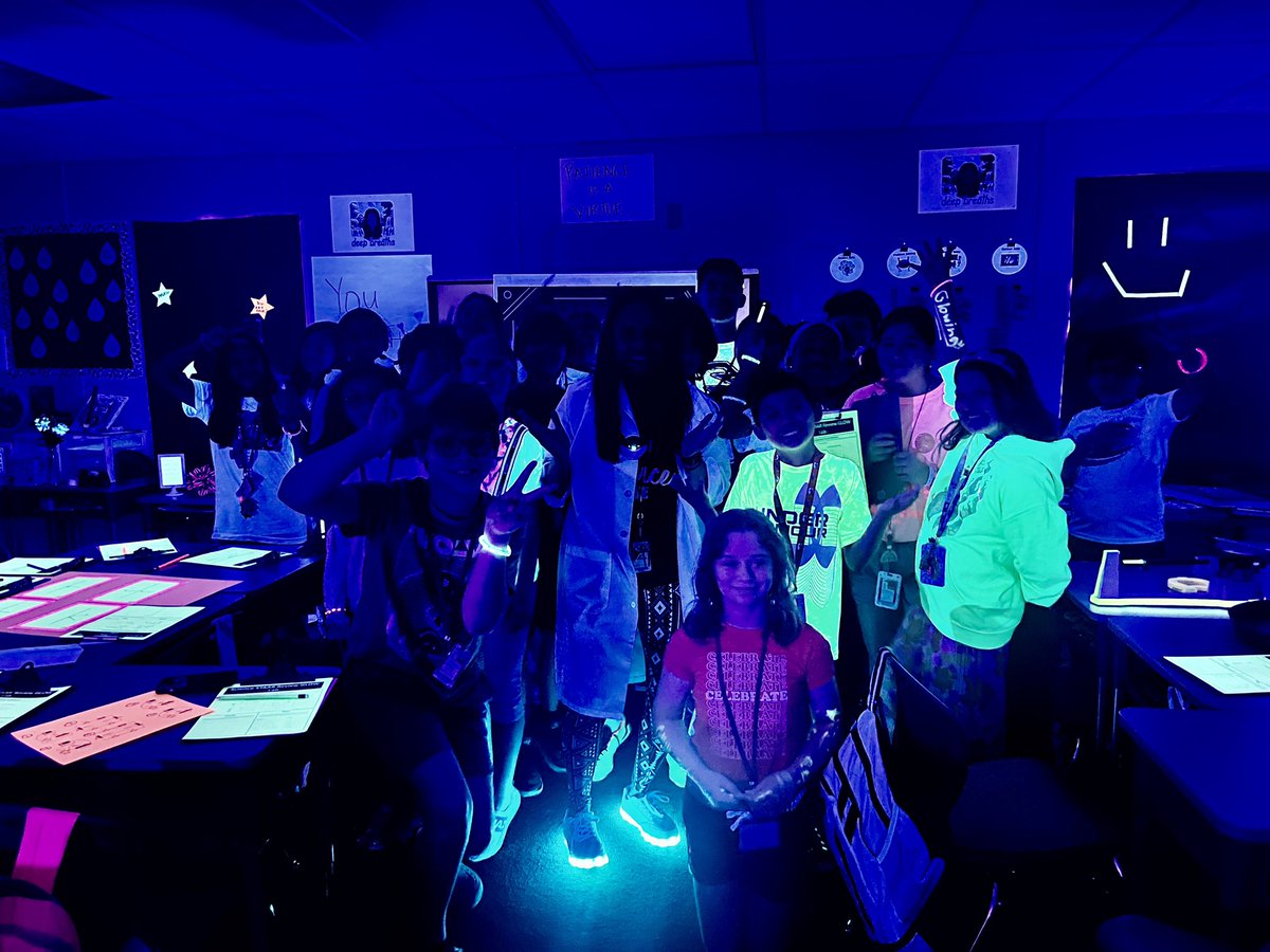 MrsPreston_AP's tweet photo. Let’s glow!!! 5th grade’s science review glow lab is going strong! Thank you to the dedicated teachers at @exleyexpress  for this unforgettable experience for the students! And another big THANK YOU to @HassanSciLab for leading this initiative throughout @katyisd!!! https://t.co/26FQb4x5KK