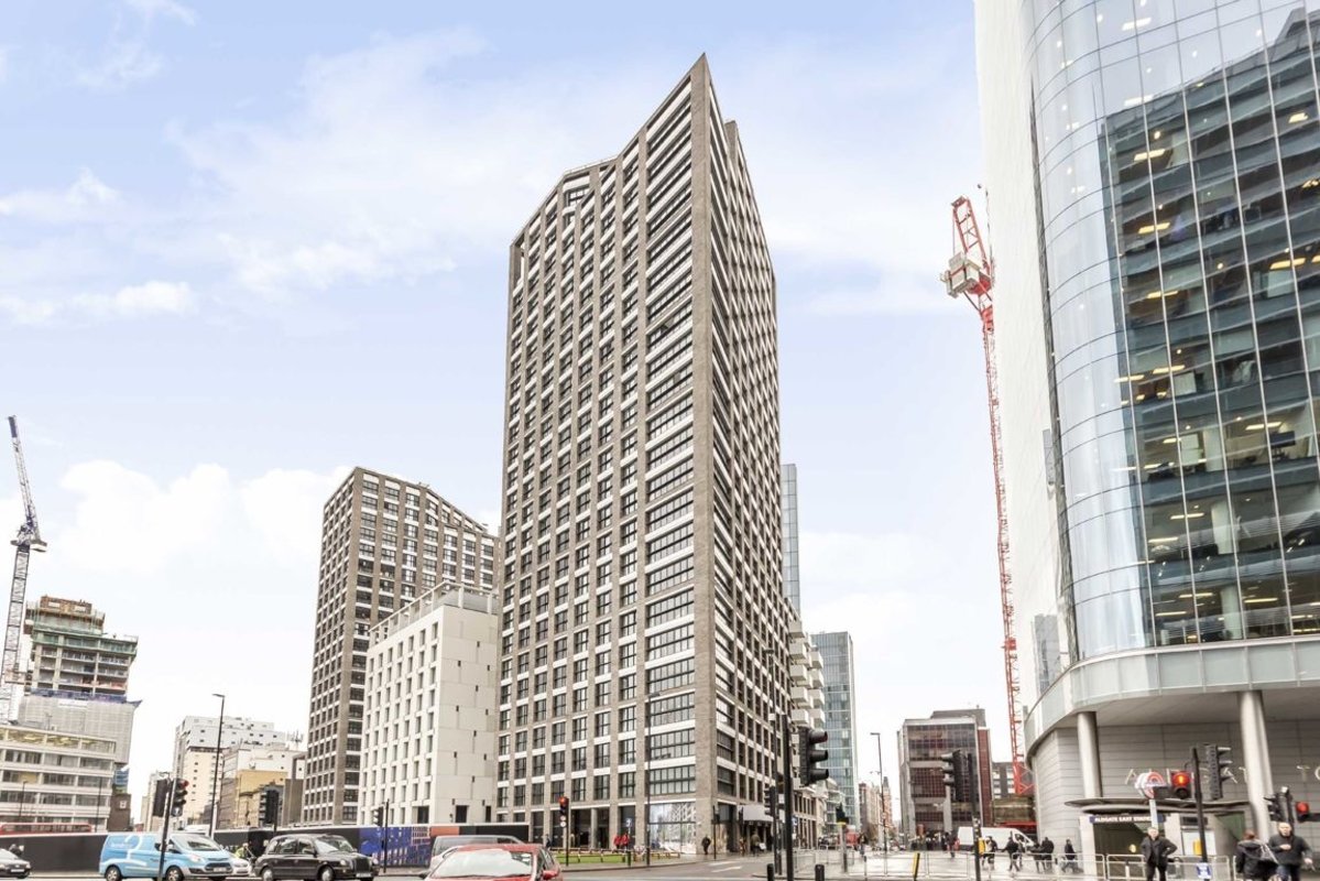 Luxury Living Awaits in Aldgate! Spacious 3-Bed Flat with Winter Garden! £1,125pw

Live in style at Wiverton Tower! 

Don't miss out! Contact us for more details!

#RentInLondon #SpaciousLiving  #Underground #Crossrail #FamilyFriendly #EasyCommute #LondonProperty #LondonLetting