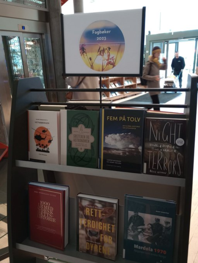 A pal has just sent me this photo from Bergen city library - with Night Terrors as one of their recommended non-fiction books of 2023! That's pretty snazzy.