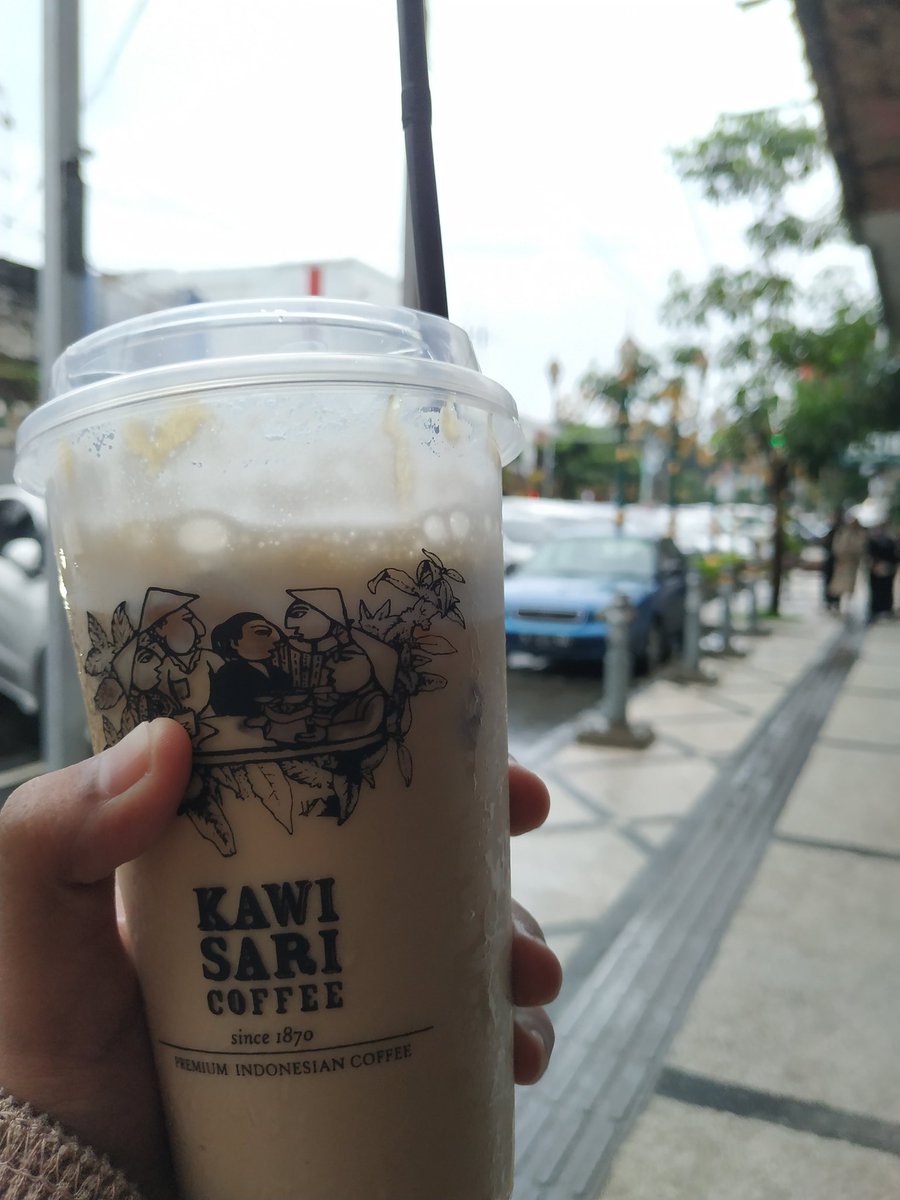 Ku suka kopi dengan segala kepahitannya...😁👍

#Disini 
#Malangmu