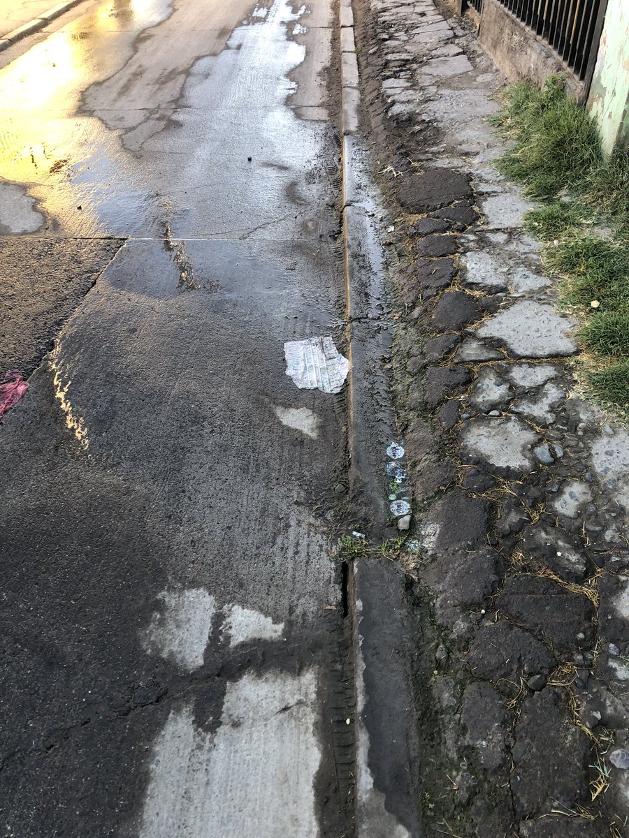 ALBEPAGA's tweet photo. @aguas_andinas Al parecer hay una rotura o fuga de cañería en la calle, frente al nro 12146 de la calle Jose Edwards Bello, pob. Pablo de Rocka en La Pintana. https://t.co/epTUsM9cA3