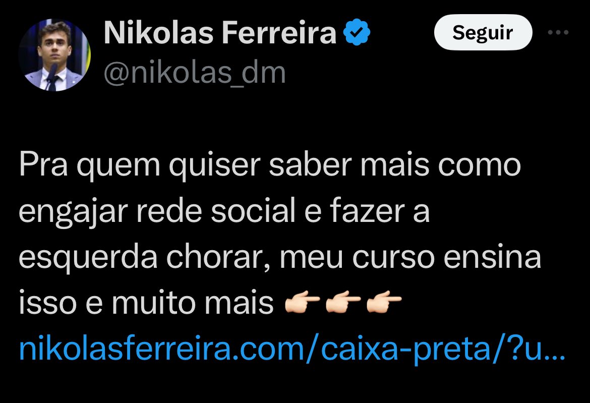 d onde surgem essas pessoas q tiram o dia para intimidar e provocar parlamentares d esquerda? tem um Dep Federal q oferece um curso p/ “fazer a esquerda chorar” e posta em suas redes sociais. isso é método e passível d investigação por terrorismo.