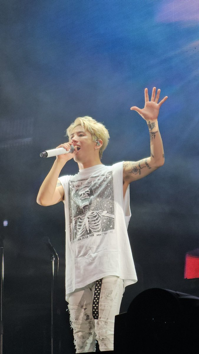 stephanie_nin's tweet photo. 4.17 Happy Birthday My Fav ❤
Takaさん誕生日おめでとう!!
Continue to shine and be my light!💕
#Taka誕生祭 #ONEOKROCK https://t.co/JaG9KcXvvc