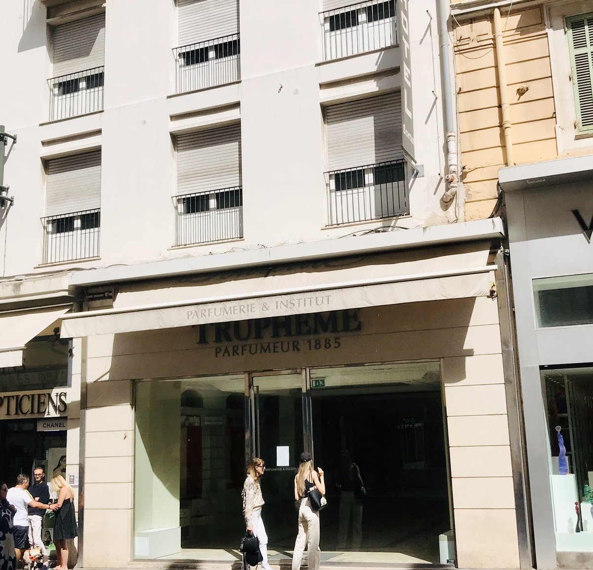 Moved ? Closed down ! Truphème 🤷‍♂️ 🤷‍♀️ #ruedantibes #Cannes 🛍 🚗 🛍
