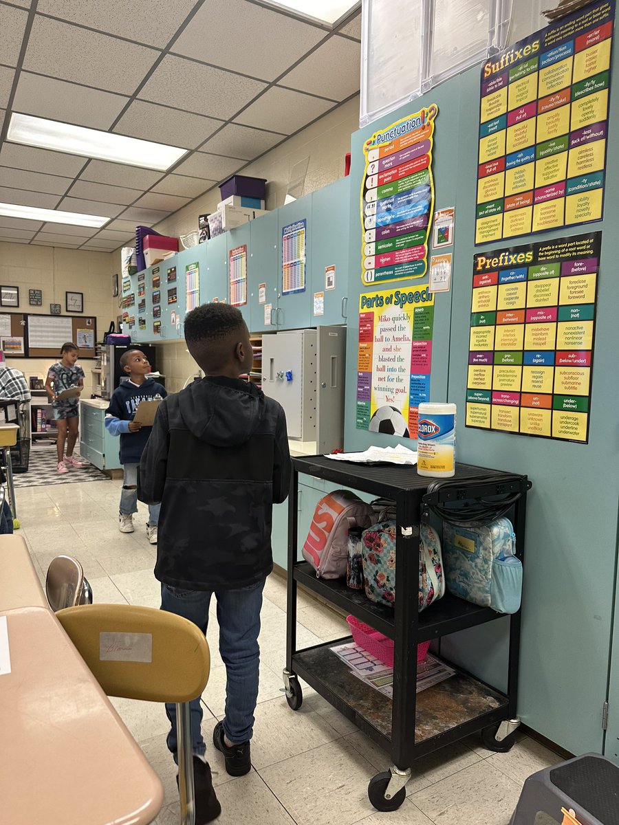 This morning students in Ms Bransom’s third grade class got a differentiated review with fractions or addition with regrouping by completing a learning walk. @OglathaBransom you’re a rockstar! @EEMillerElem @mrsgray620 @katiegreene25