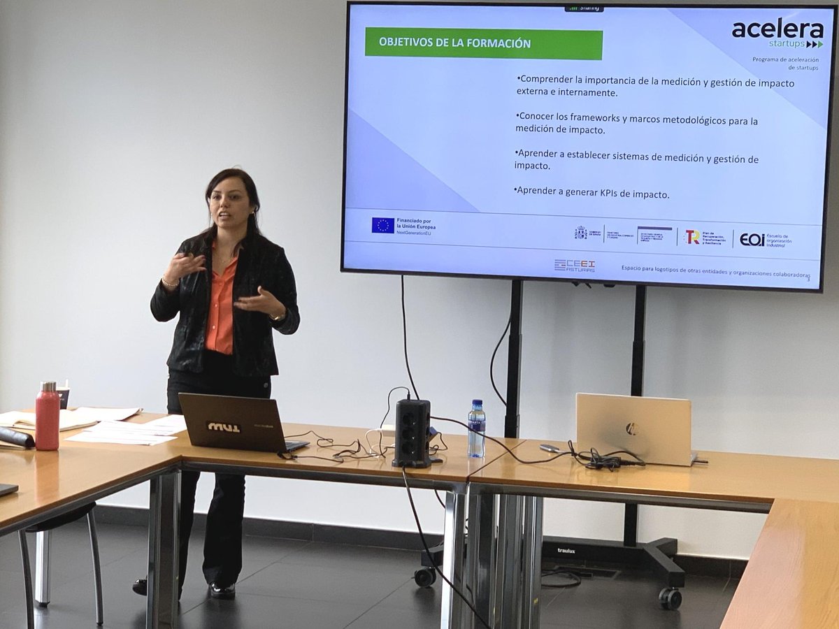 Seguimos con nuestro programa “Acelera Startups Asturias”😊

Hoy aprendiendo sobre Generación de KPIs de impacto para atraer la atención de #inversores con <a href="/Monivasdelsol/">Mónica Vásquez Del Solar</a>.

¡Mucho #networking 👥 hoy en #CEEIAsturias!👏😄

 ℹ👉 ceei.es/acelerastartup…

#AceleraStartup <a href="/eoi/">EOI</a>