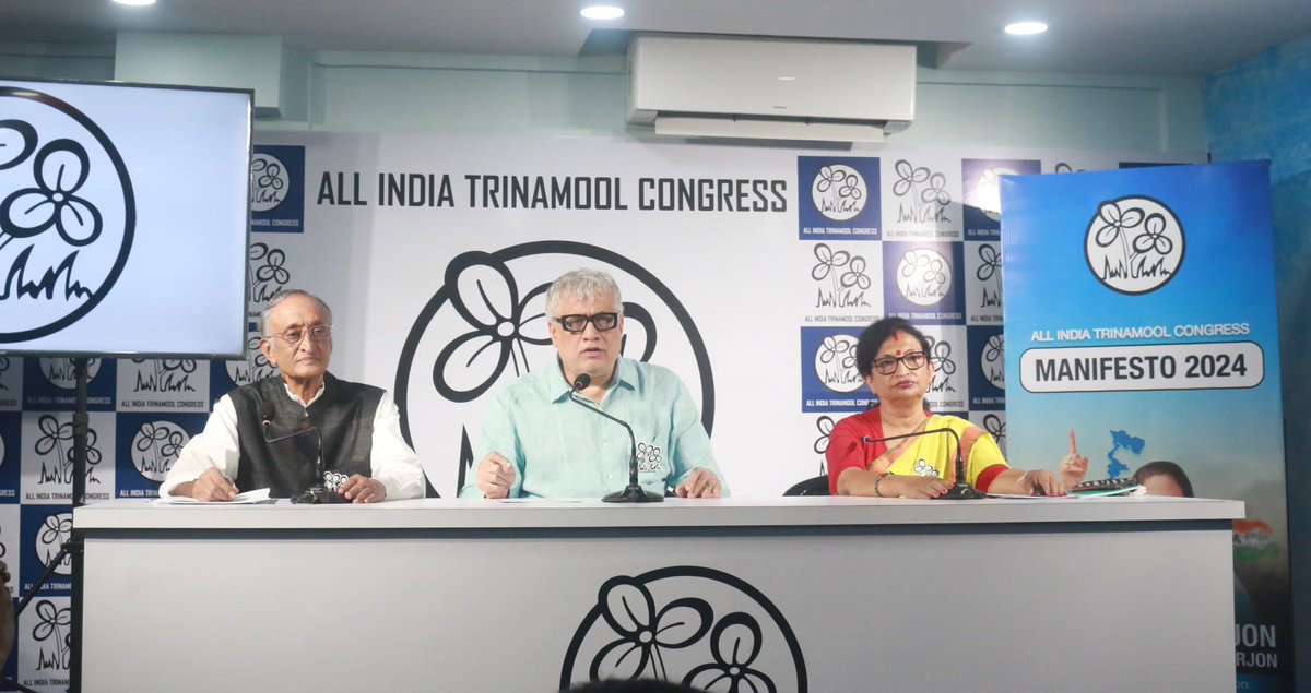 AITCofficial's tweet photo. Today, our leaders unveiled #DidirShopoth - our Manifesto for the upcoming Lok Sabha elections, 2024.

Curated with people's interests at its core, it caters to all sections of the society: poor, farmers, SCs, STs, women & youth.

We'll end the atrocities of BJP Zamindars & secure a dignified life for all!
