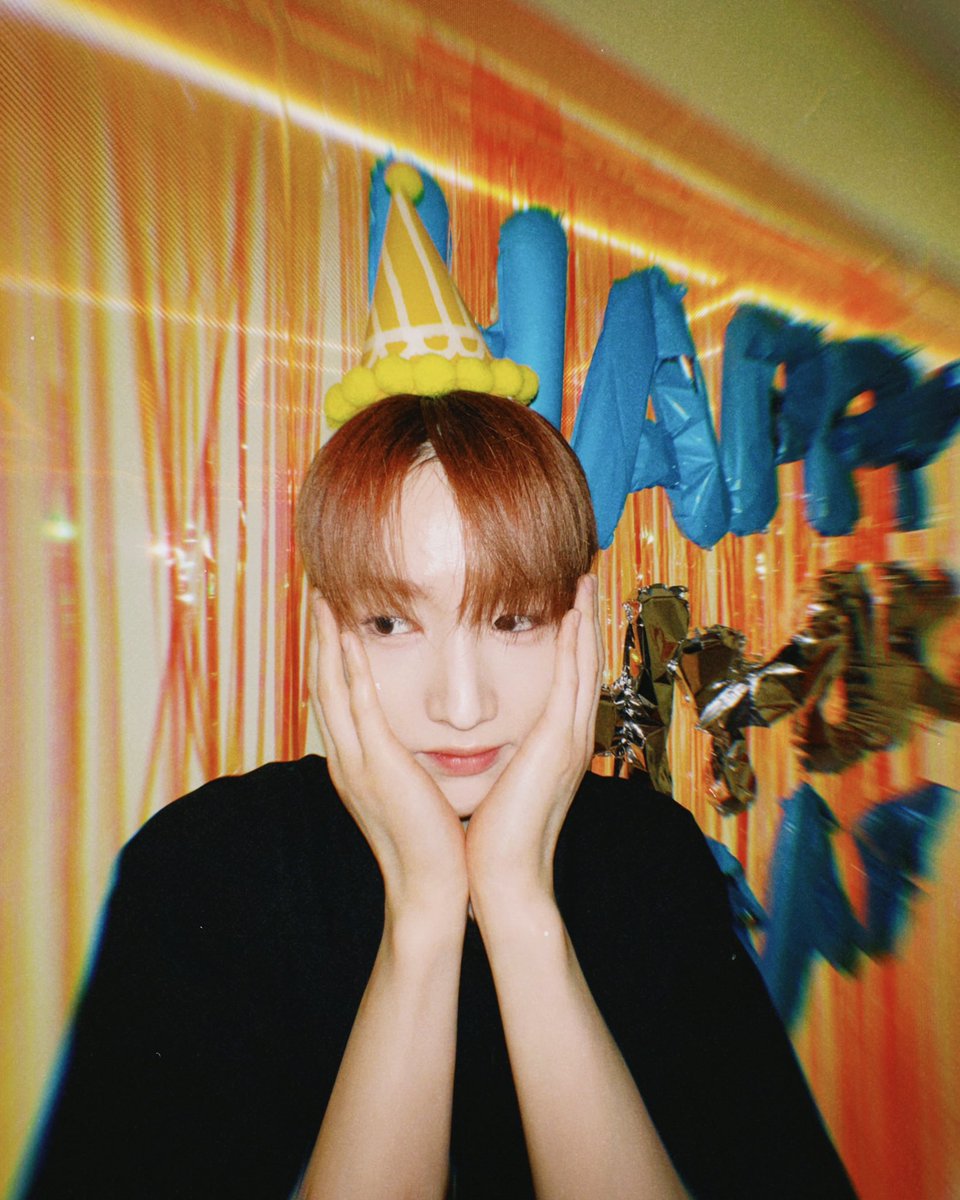TPST_twt's tweet photo. [#한빈] BIRTHDAY PARTY 🎉🎁 https://t.co/OzrrU8RPj8