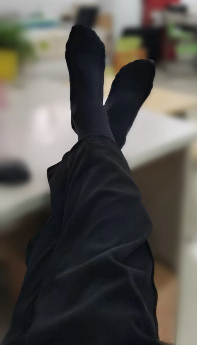 天气热了，要把jiojio抬起来对着空调降降温才行😆😆😆