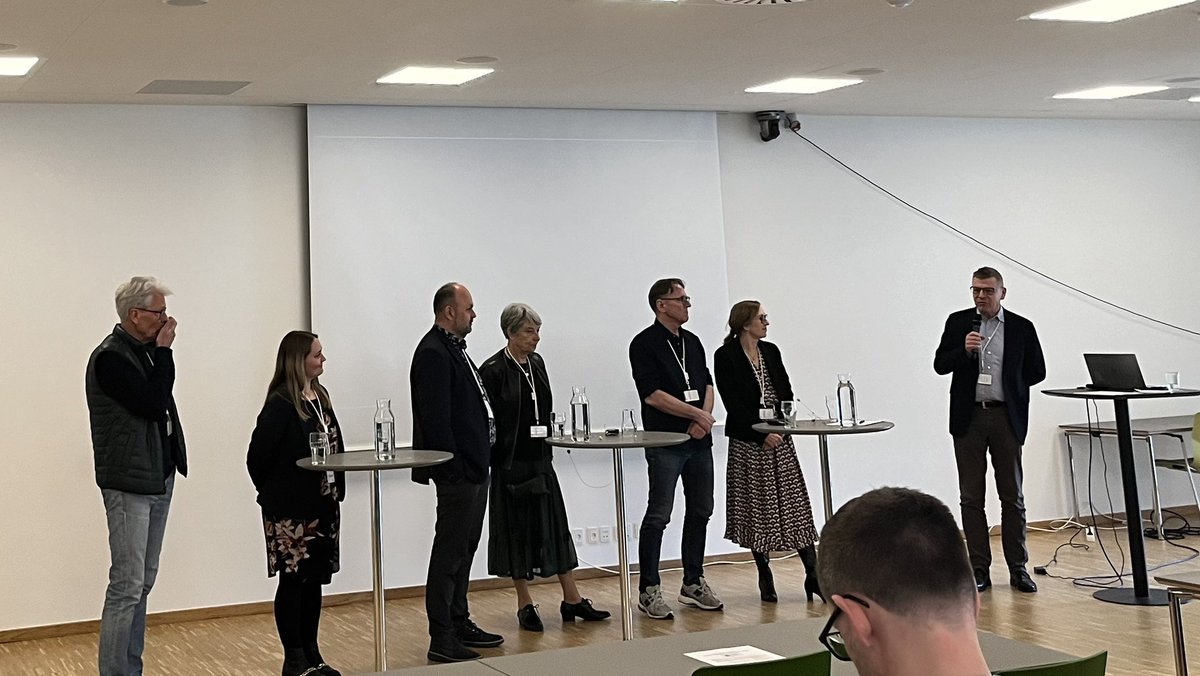 aphandersen's tweet photo. I dag var geriatere og onkologer fra hele landet samlet til et symposium med fokus på bedre kræftbehandling af de ældre. Det sluttede med en paneldebat om emnet og dannelsen af et nyt selskab for geriatrisk onkologi #dksund #dcccage https://t.co/R6q6onFH3A