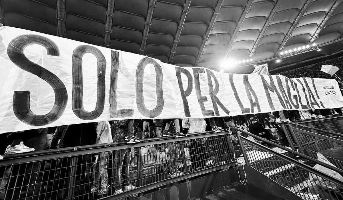 “Chi vuole, resti. Chi non se la sente, può andar via subito.”
#SSLazio