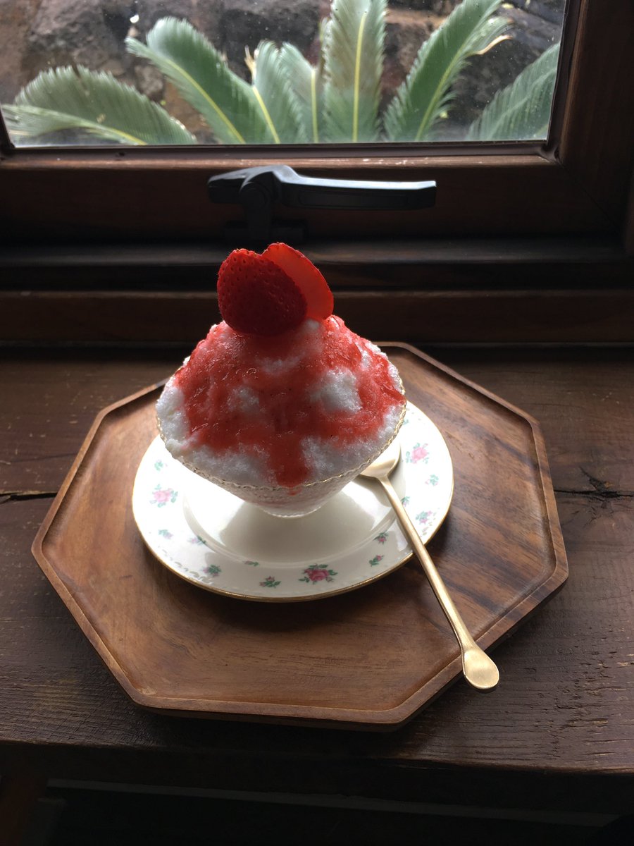 nuuk_'s tweet photo. 제주도에 맛도리 빙수집을 찾았고..🍧 https://t.co/aY6kqUwvB7