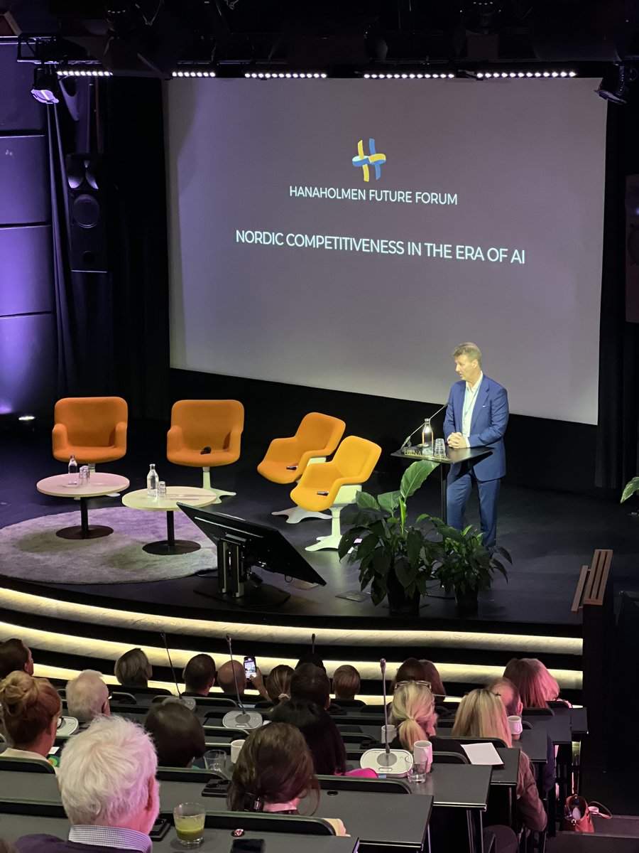 Hanaholmen's tweet photo. Risto Siilasmaa at the Hanaholmen Future Forum: if we want to support our society, there is no better place to do that than technology. The tech business is a growth business.
#fforum #hanaholmen #business https://t.co/UuFBA3v7Bk