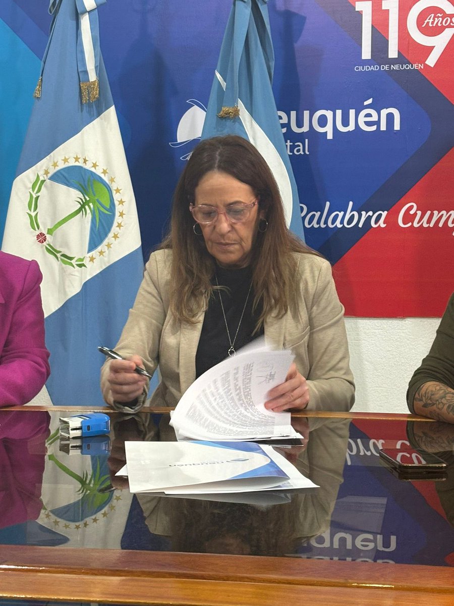 GiovanettL's tweet image. 👉Junto a la Intendenta de #RincóndelosSauces @NormaESepulveda y en representación del Intendente @MarianoGaidoOk firmamos un #ConveniodeColaboración para capacitar a personal en materia de #ANH 
@DDHH_RI_CI 
@munineuquen