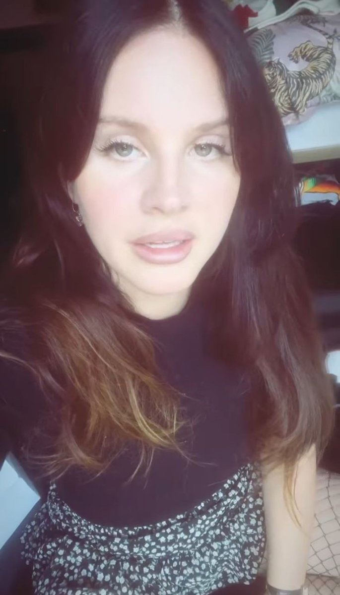 aliciaalavigne's tweet photo. lana del rey https://t.co/jGrxgBNO1m