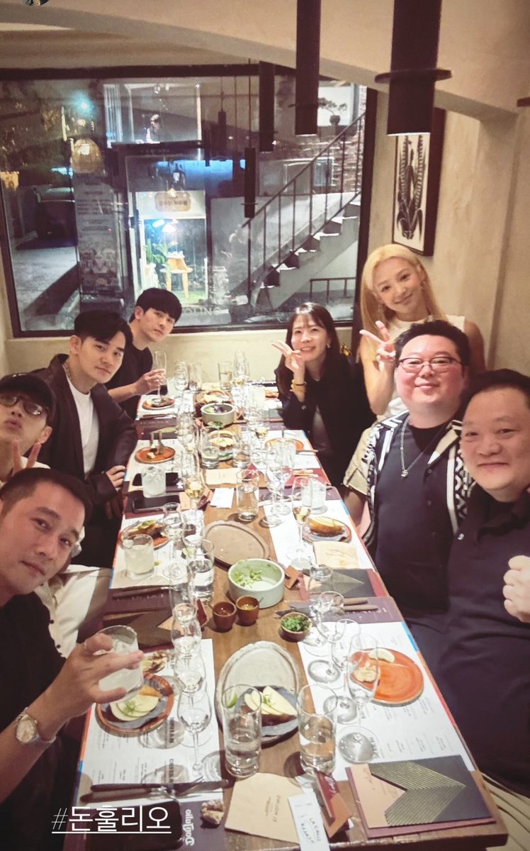 vivistired's tweet photo. hyoyeon really dyed her hair just to go even more blonde… she doesn’t understand that deep warm honey blonde is IT 😭😭😭 https://t.co/RE3GT2MTUY