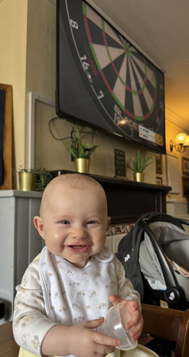 stephyjd4's tweet photo. @MSSdarts We are in the pub next door Daddy @leecocks180 I’m waiting for cuddles but I think Mummy might kick you up the bum after today 🎯 #nexttwodays #youcandothis https://t.co/9galoeTxSG