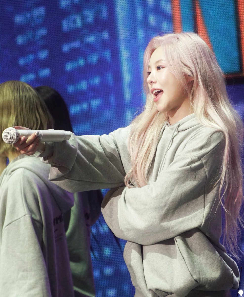 slowwalkbaby's tweet photo. #마마무 #휘인 #HappyWheeinDay https://t.co/G4QgIQl9ia